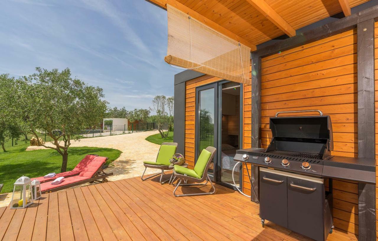 Beach House Ive: Coastal Retreat with Jacuzzi, Pool and Olive Grove Pomer Exterior photo